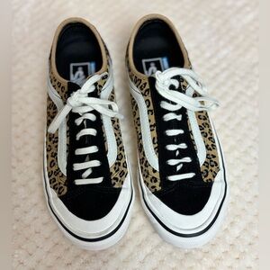 Vans Style 36 Devon SF Mini Leopard Sneaker Women’s 7 ( men’s 5.5)
